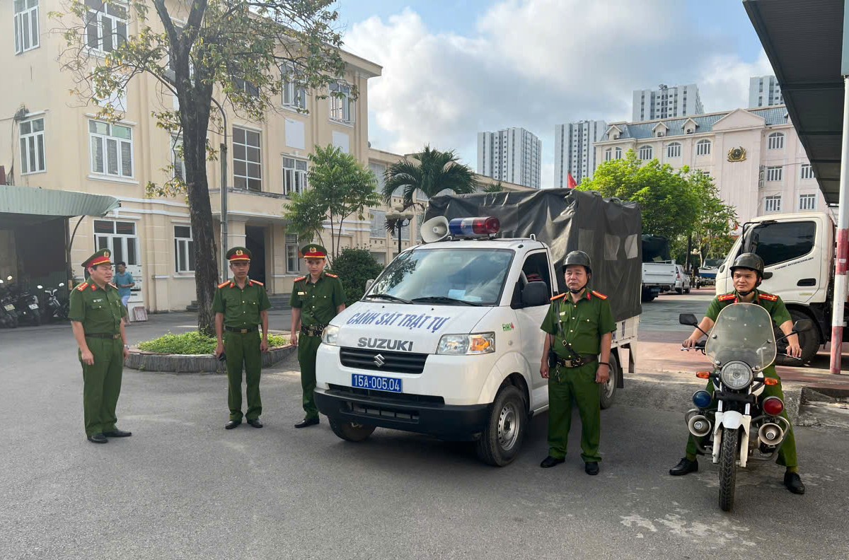 Phạt 45 trường hợp ô tô dừng đỗ sai quy định khu vực trung tâm thành phố 